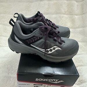 Saucony Women's Excursion TR17 Size 7.5 New carbon grey